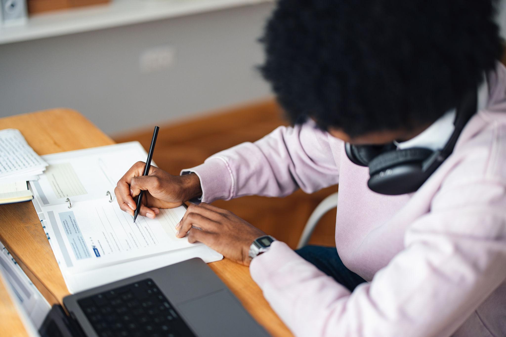 12年級學生平衡GPA與美國大學申請任務